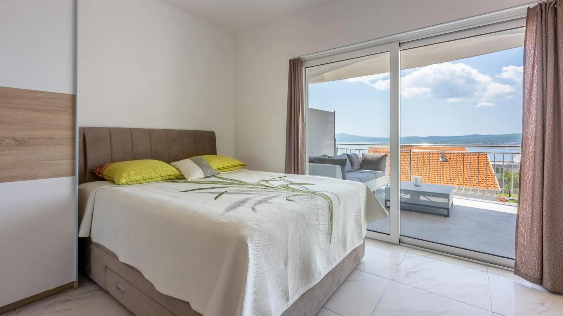 Apartments Sunshine D Crikvenica 0*,